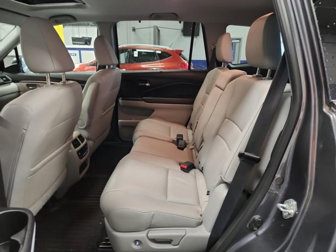 2021 Honda Pilot EX-L Navi AWD | Leather | Sunroof | Nav | Adaptive Cruise | Heated Wheel + Seats | and More ! Photo