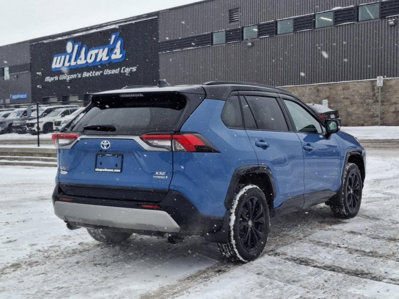 2023 Toyota RAV4 Hybrid XSE | Leather | Sunroof | JBL | Heated Seats | CarPlay + Android | Rear Camera | and More ! Photo