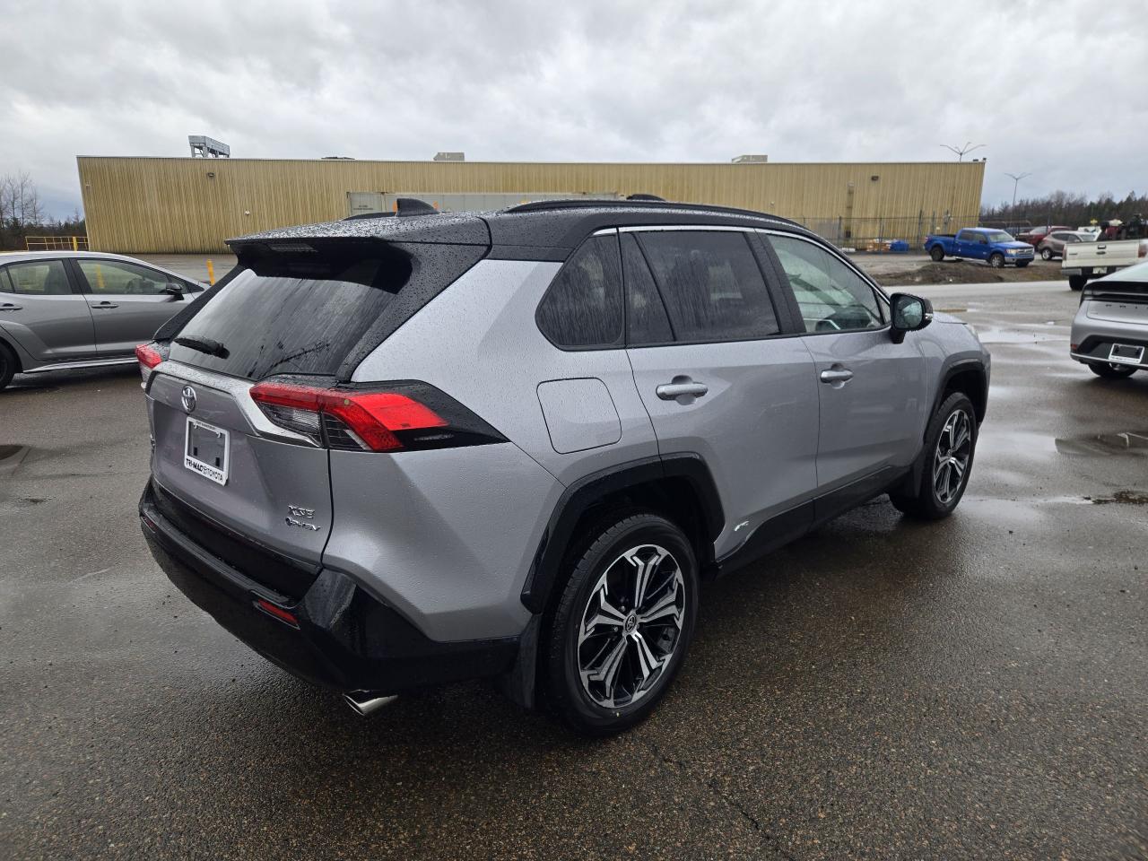 2025 Toyota RAV4 PLUG-IN HYBRID XSE AWD XSE - OPTIONAL TWO-TONE COLOUR Photo4