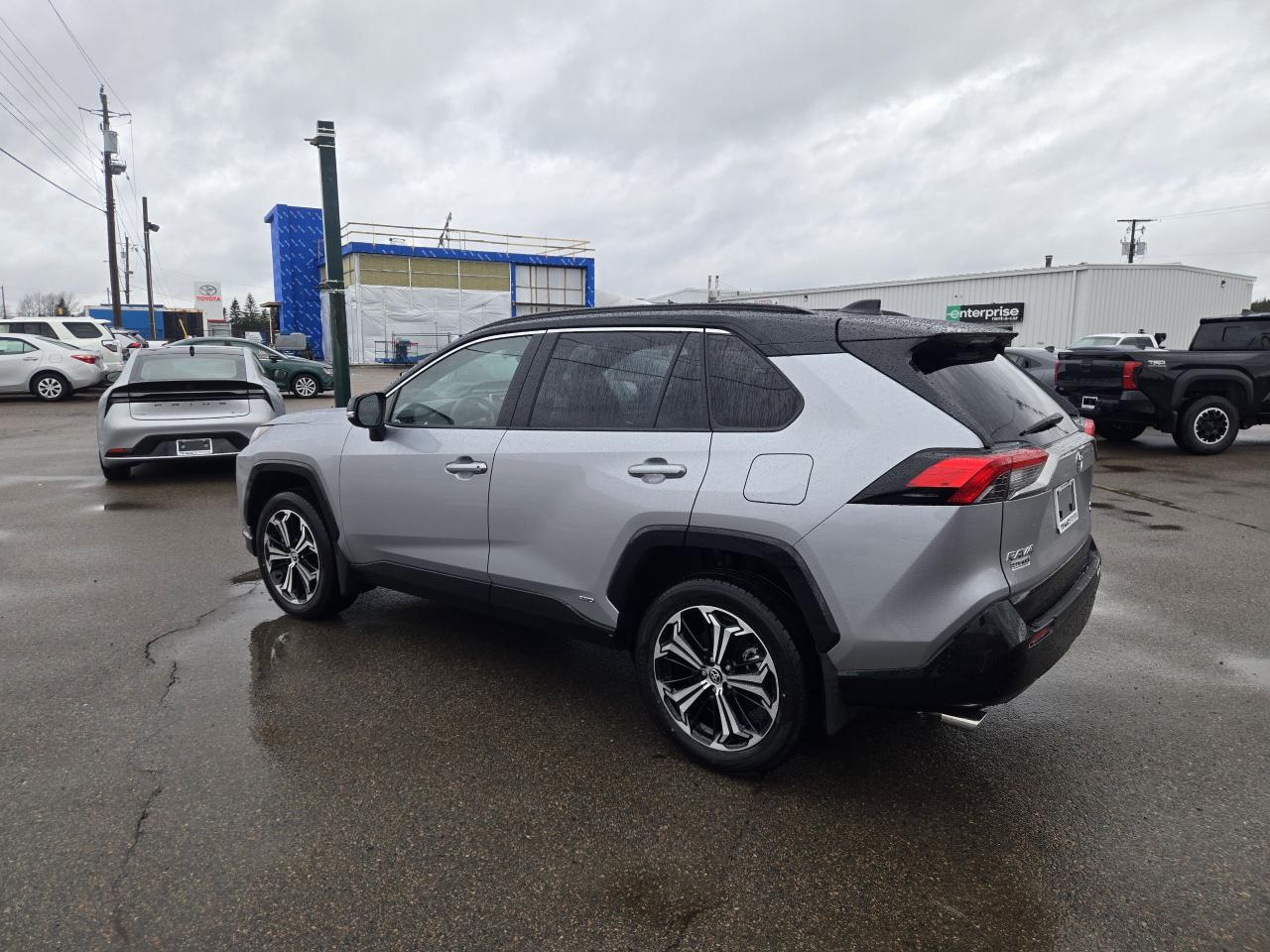 2025 Toyota RAV4 PLUG-IN HYBRID XSE AWD XSE - OPTIONAL TWO-TONE COLOUR Photo2