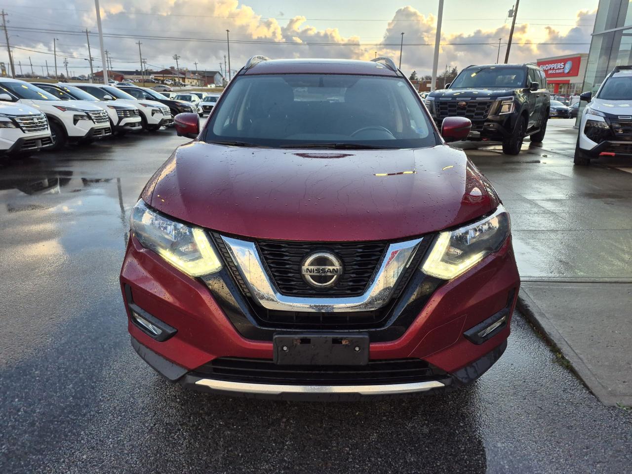 2018 Nissan Rogue SV AWD TECH PACKAGE Photo2