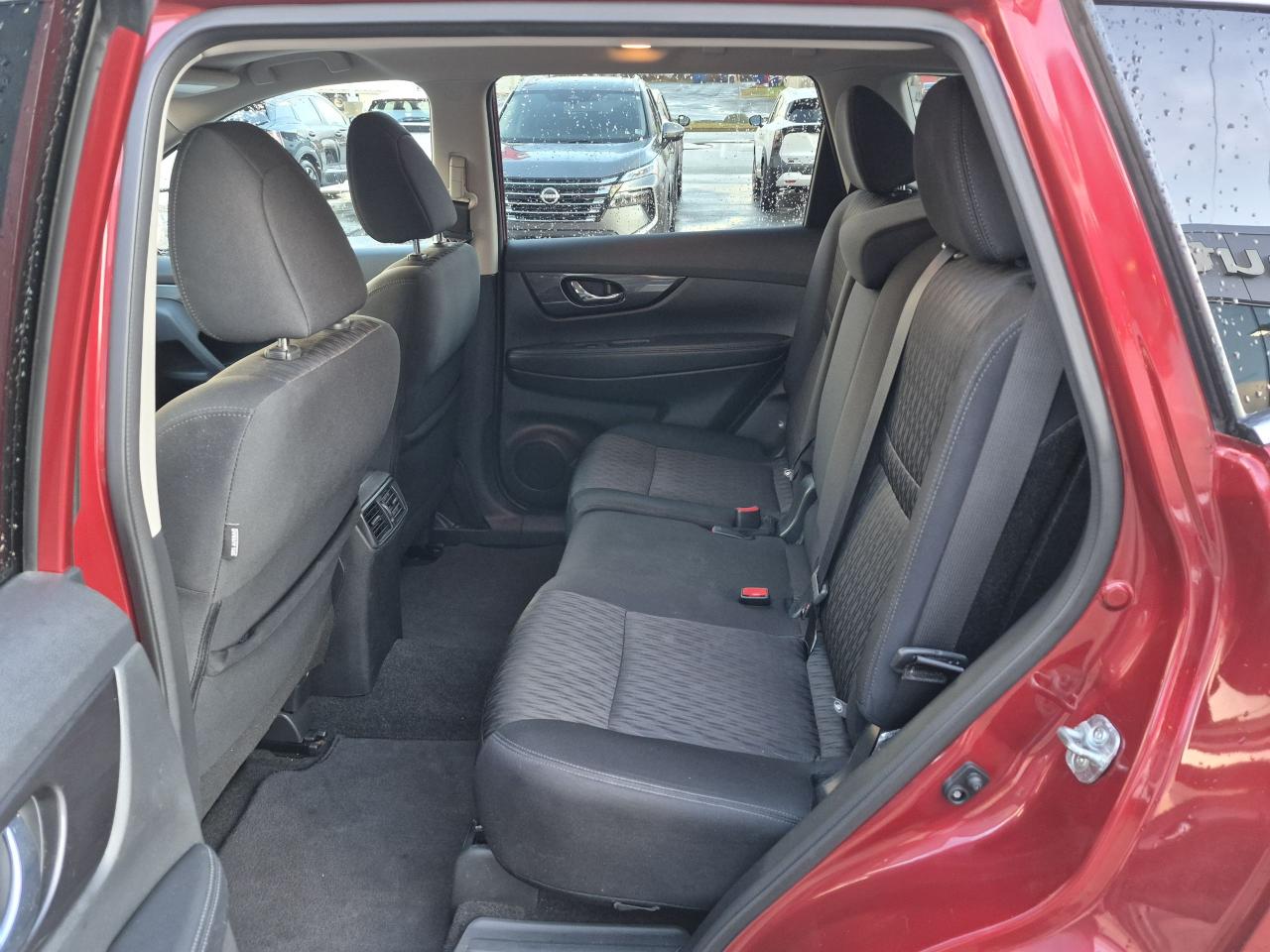 2018 Nissan Rogue SV AWD TECH PACKAGE Photo12