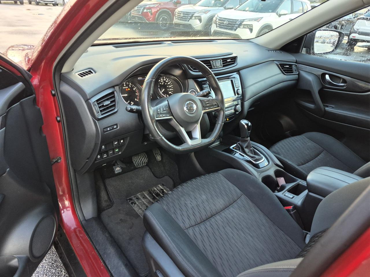 2018 Nissan Rogue SV AWD TECH PACKAGE Photo6