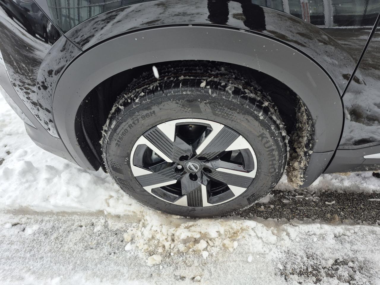 2026 Nissan Kicks SV Photo14