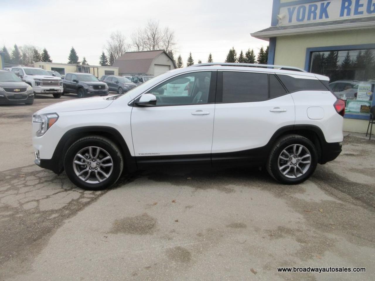 2024 GMC Terrain ALL-WHEEL DRIVE SLT-PACKAGE 5 PASSENGER 1.5L - TURBO.. NAVIGATION.. PANORAMIC SUNROOF.. LEATHER.. HEATED SEATS & WHEEL.. BACK-UP CAMERA.. Photo3