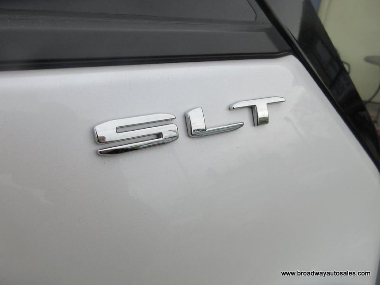 2024 GMC Terrain ALL-WHEEL DRIVE SLT-PACKAGE 5 PASSENGER 1.5L - TURBO.. NAVIGATION.. PANORAMIC SUNROOF.. LEATHER.. HEATED SEATS & WHEEL.. BACK-UP CAMERA.. Photo