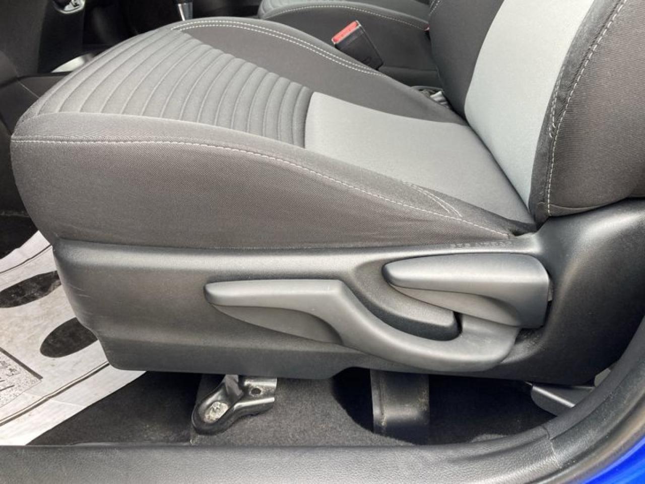 2018 Toyota Yaris HATCHBACK LE Photo