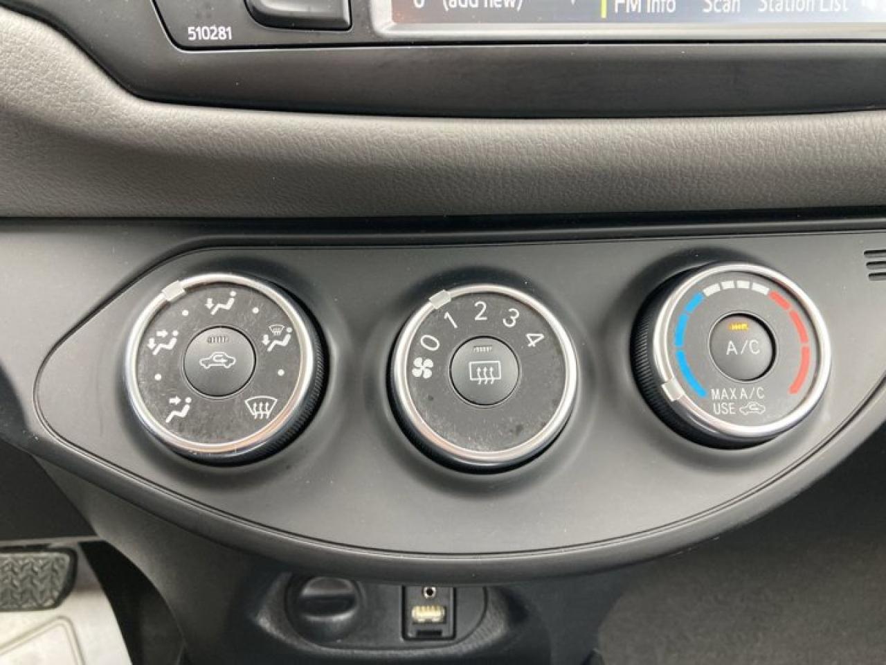 2018 Toyota Yaris HATCHBACK LE Photo