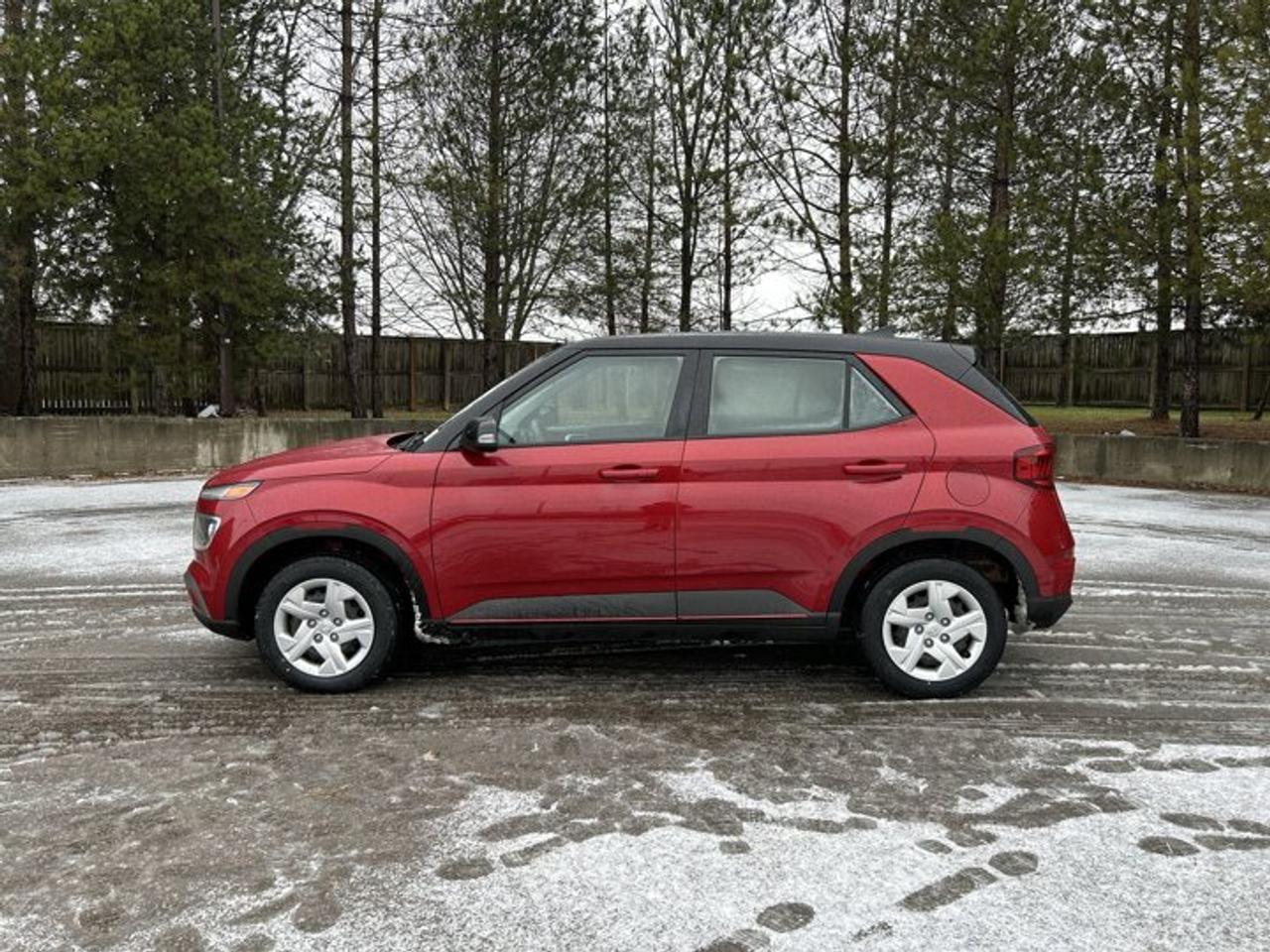 2021 Hyundai Venue Essential w/Two-Tone | One owner Photo