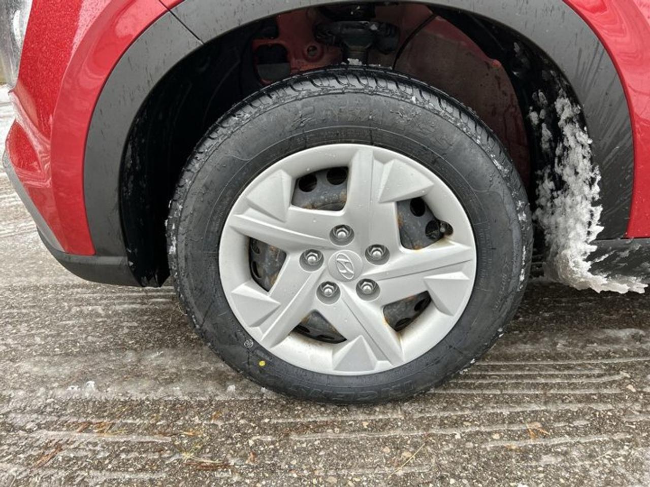 2021 Hyundai Venue Essential w/Two-Tone | One owner Photo