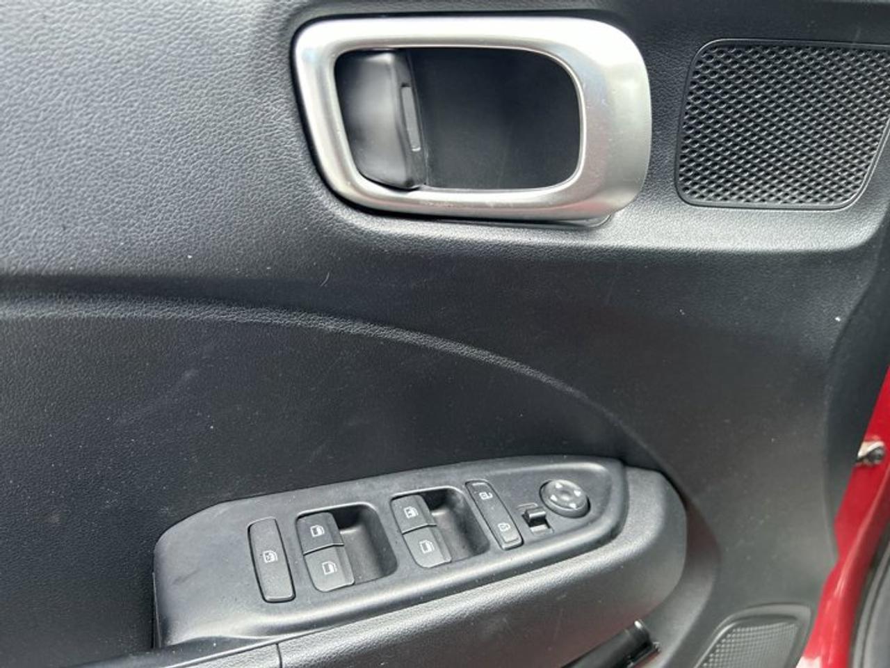 2021 Hyundai Venue Essential w/Two-Tone | One owner Photo