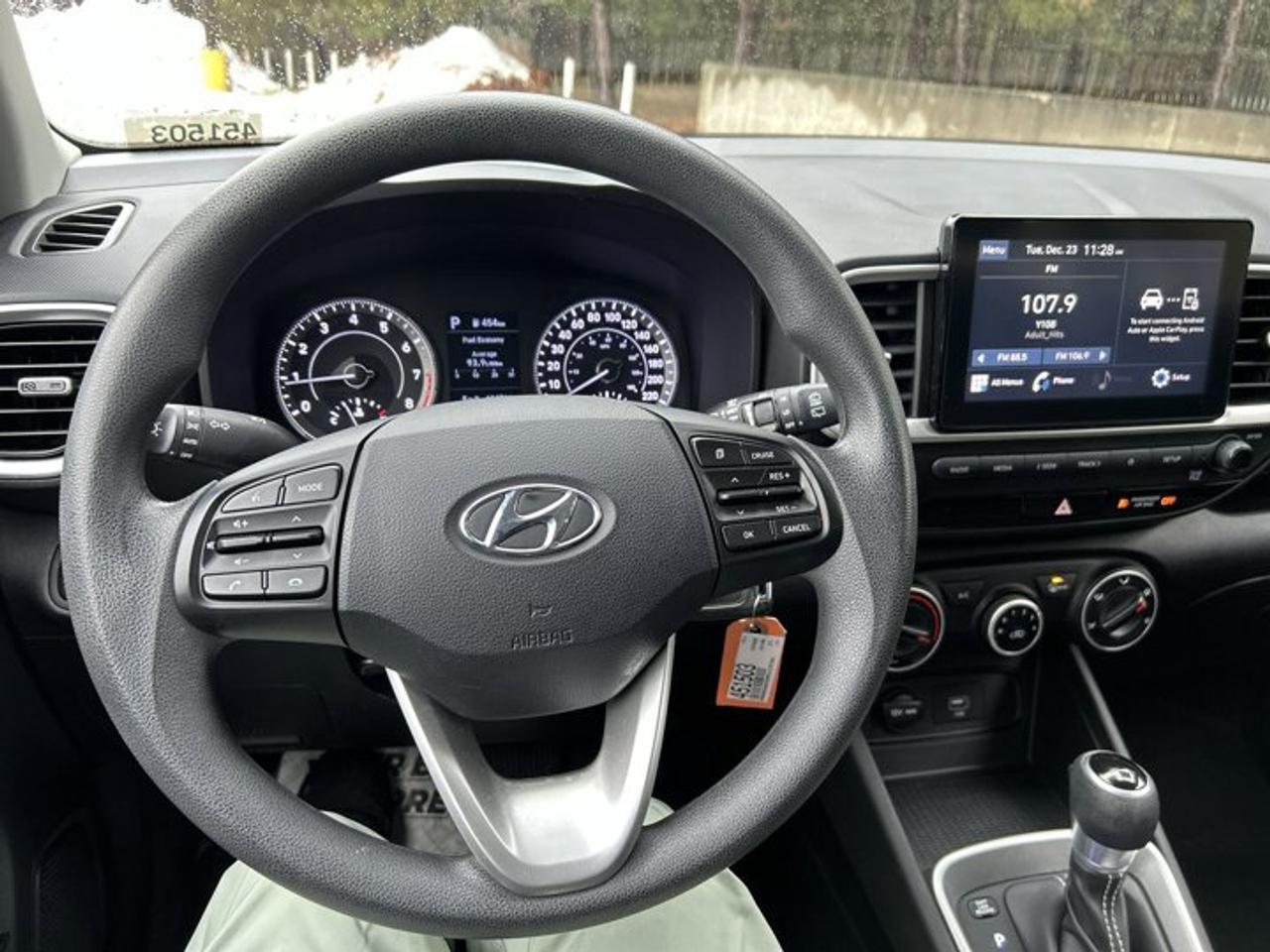 2021 Hyundai Venue Essential w/Two-Tone | One owner Photo