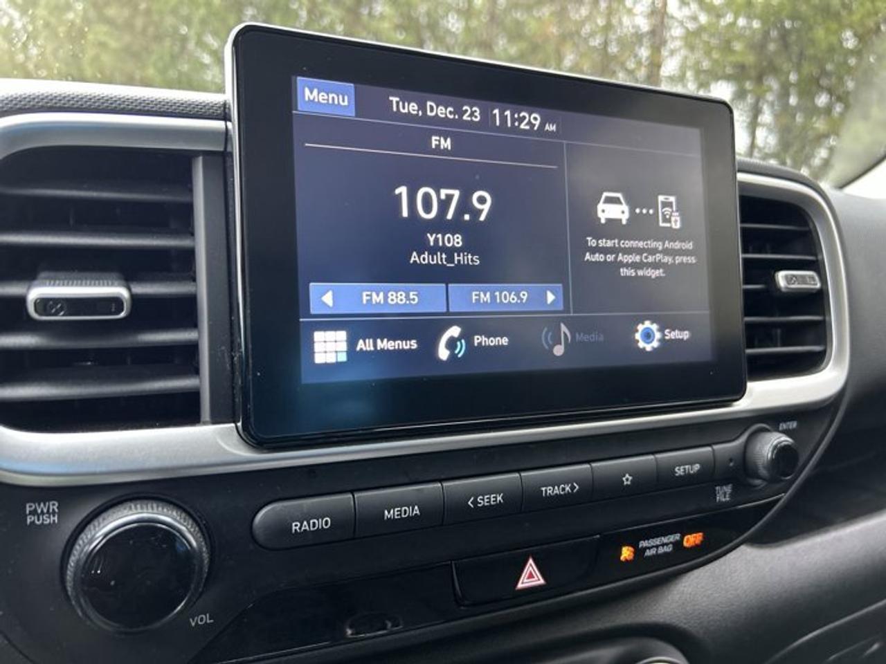 2021 Hyundai Venue Essential w/Two-Tone | One owner Photo