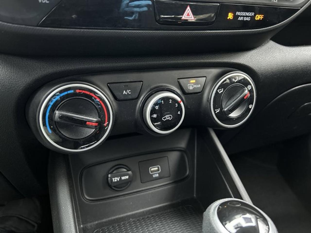 2021 Hyundai Venue Essential w/Two-Tone | One owner Photo