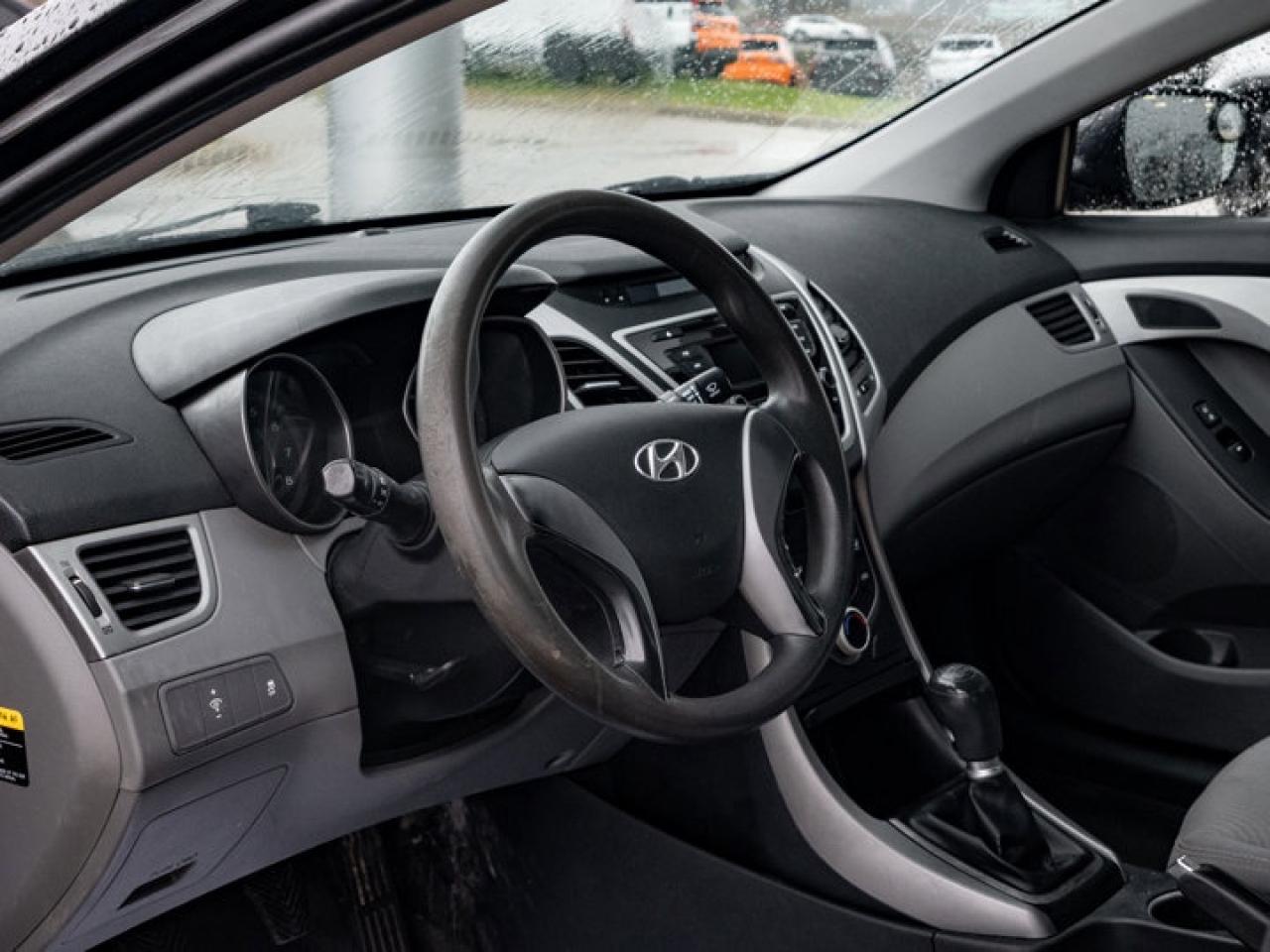 2015 Hyundai Elantra L Photo2