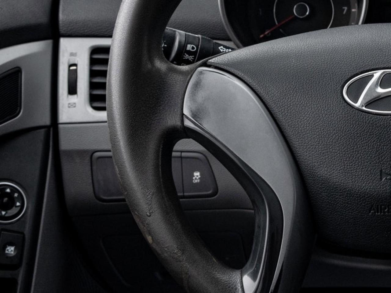 2015 Hyundai Elantra L Photo