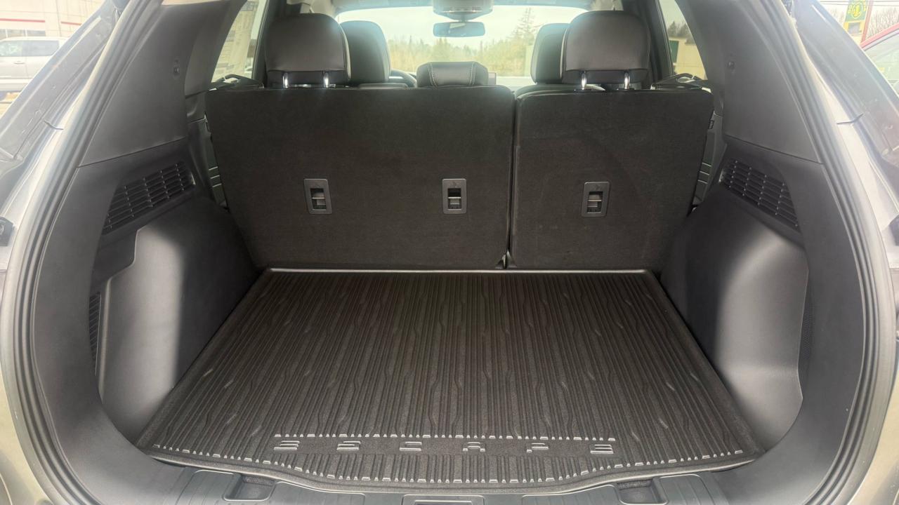 2026 Ford Escape Platinum™ Photo5