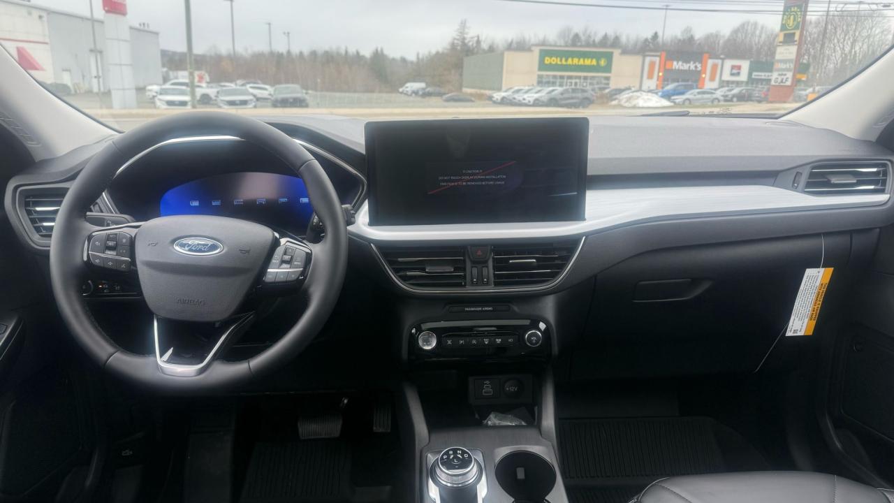 2026 Ford Escape Platinum™ Photo5