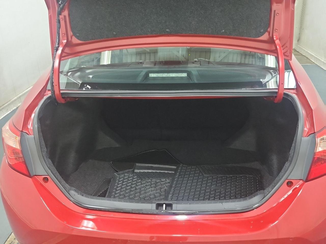 2018 Toyota Corolla LE  ONLEY 18100KMSR Photo