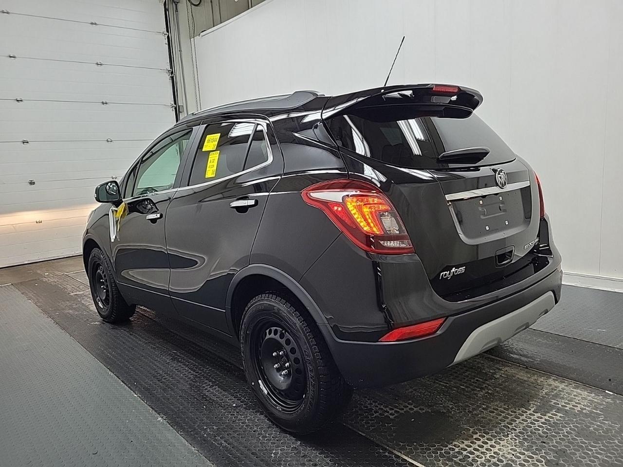 2019 Buick Encore Sport Touring AWD, LEATHER, SUNROOF, NAVIGATION! Photo2