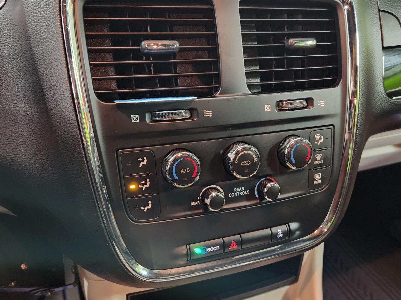 2014 Dodge Grand Caravan 30th Anniversary Alloy Wheels Fog Lights Hitch Photo