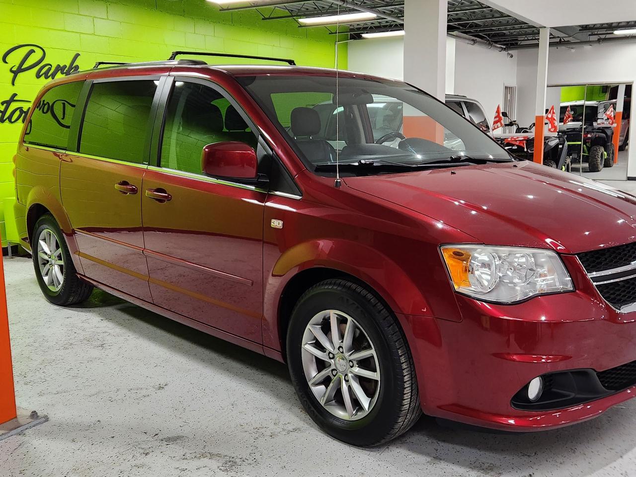 2014 Dodge Grand Caravan 30th Anniversary Alloy Wheels Fog Lights Hitch Photo