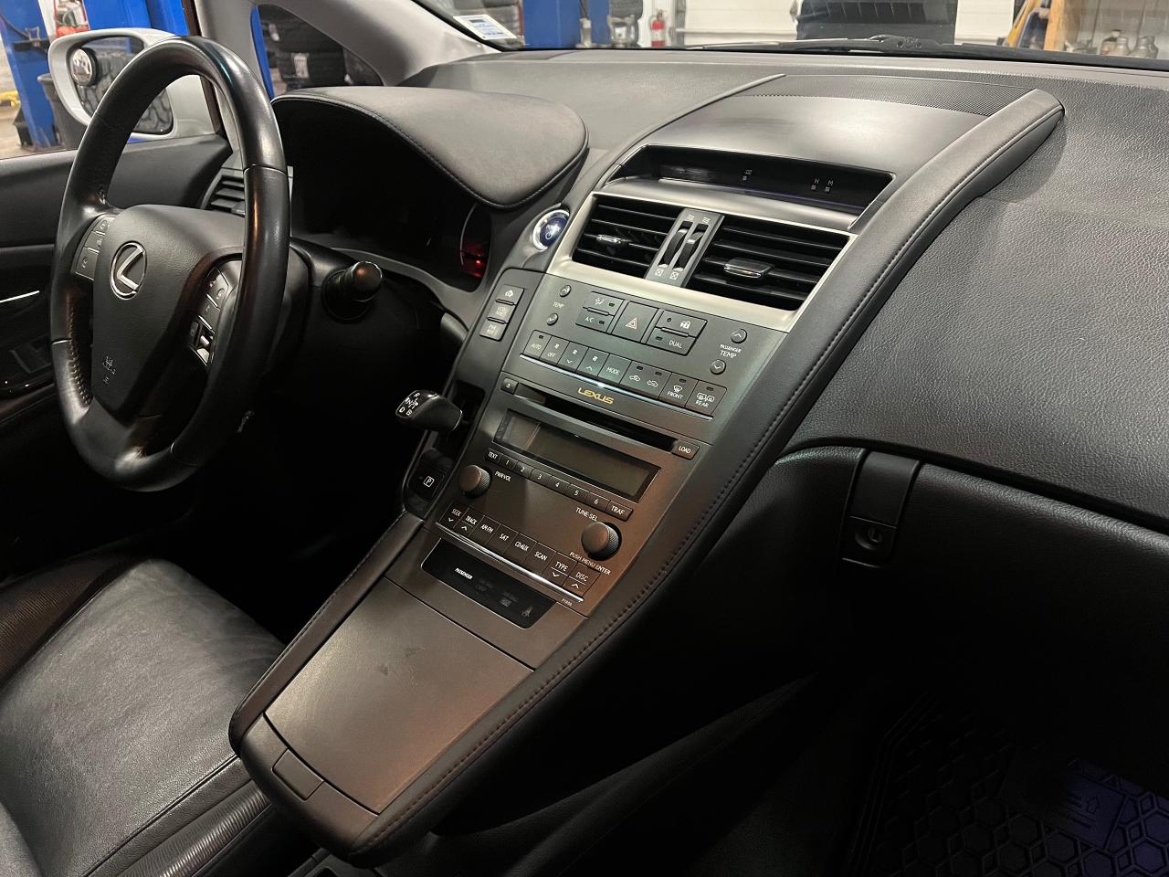 2010 Lexus HS 250H Premium - Photo #8