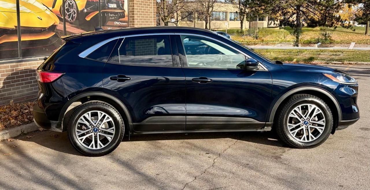 2021 Ford Escape SEL Hybrid Photo3