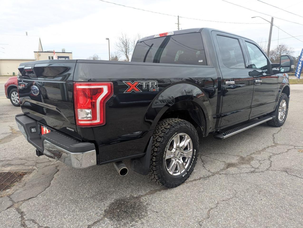 2015 Ford F-150 XLT CREW CAB XTR WITH 5.0L COYOTE V8!! Photo