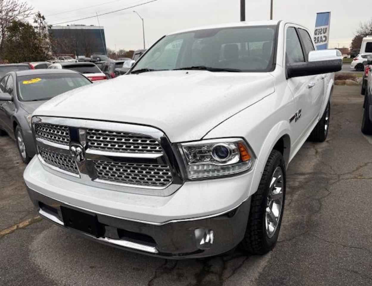 2017 RAM 1500 Laramie Photo4