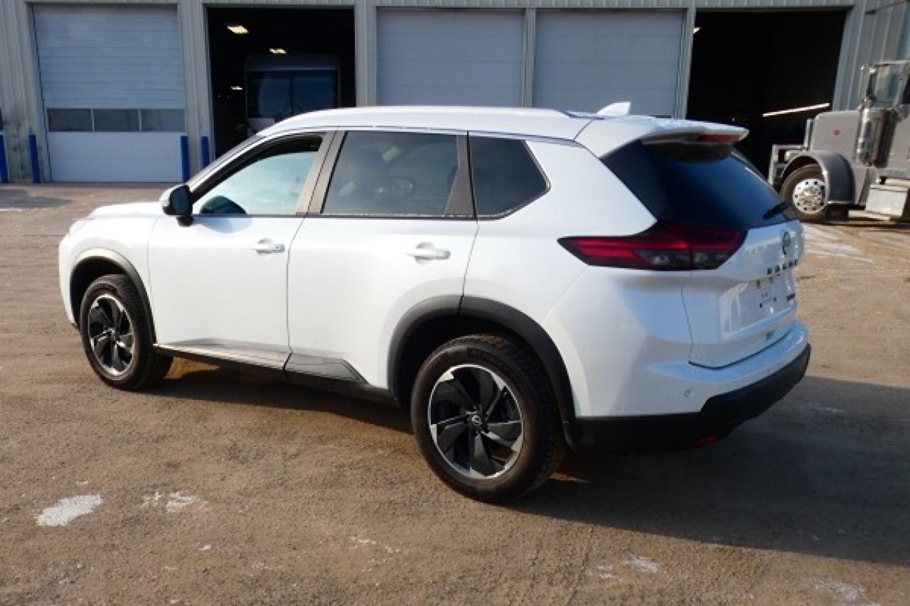 2024 Nissan Rogue SV AWD w/Moonroof, Htd cloth, BUC - Photo #8