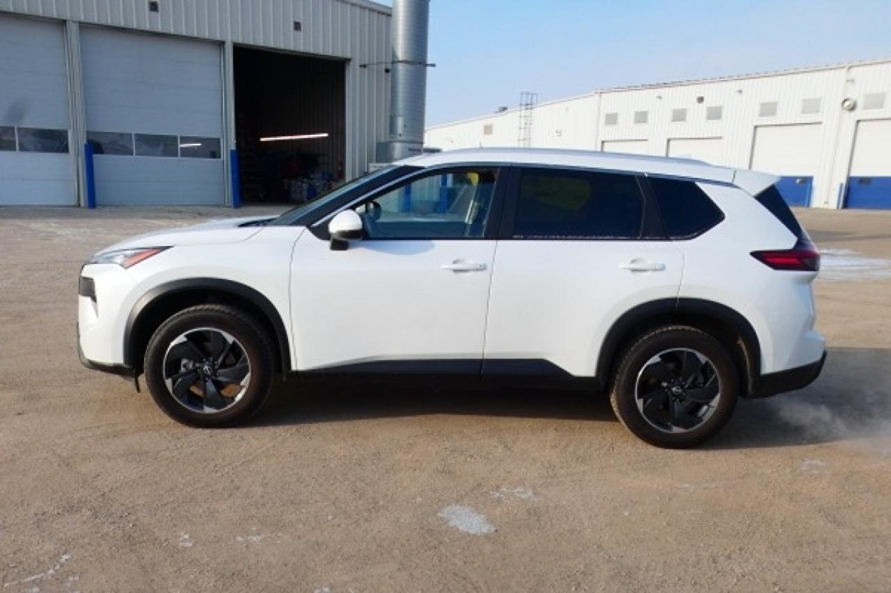 2024 Nissan Rogue SV AWD w/Moonroof, Htd cloth, BUC - Photo #1