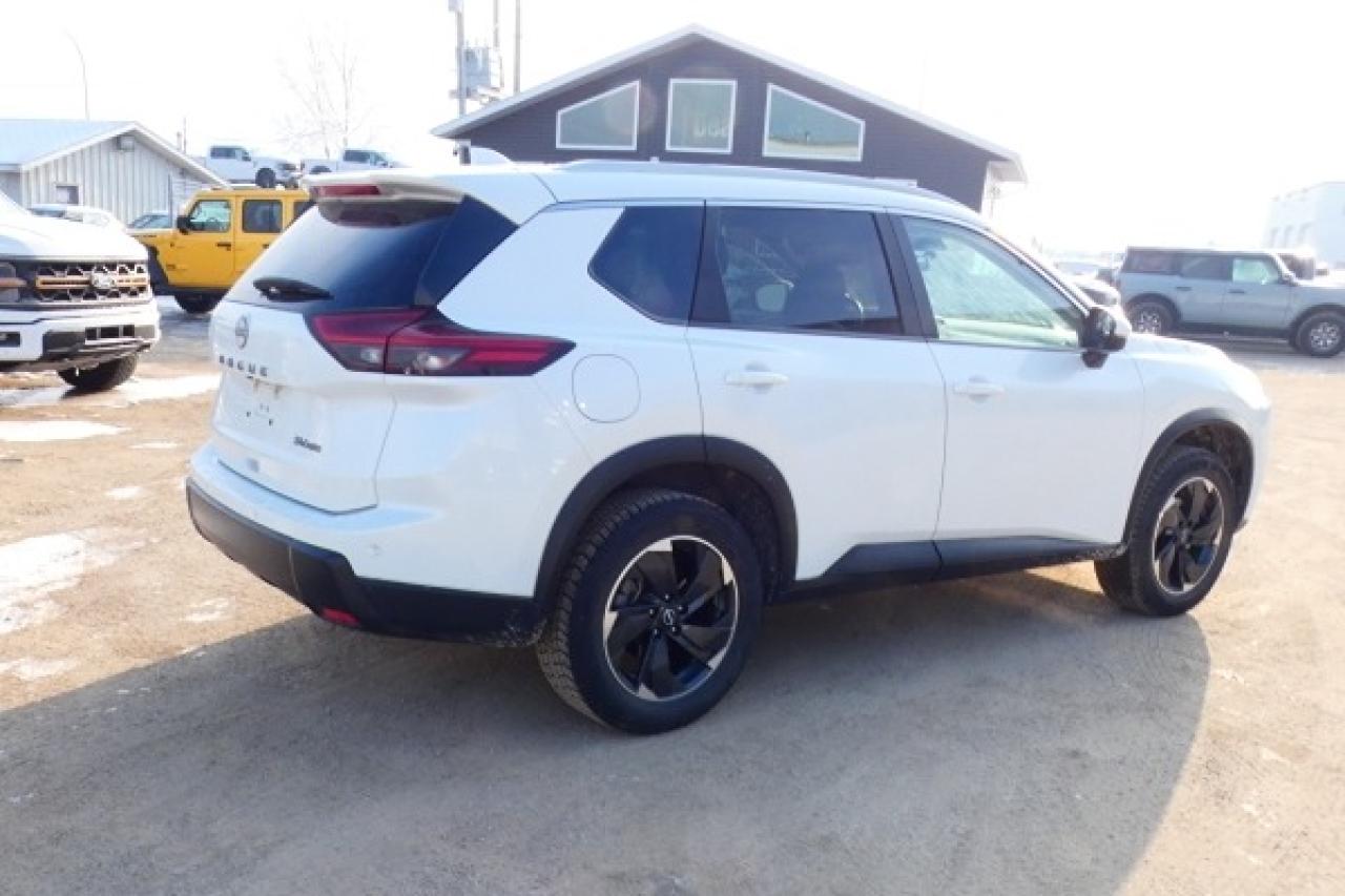 2024 Nissan Rogue SV AWD w/Moonroof, Htd cloth, BUC - Photo #6