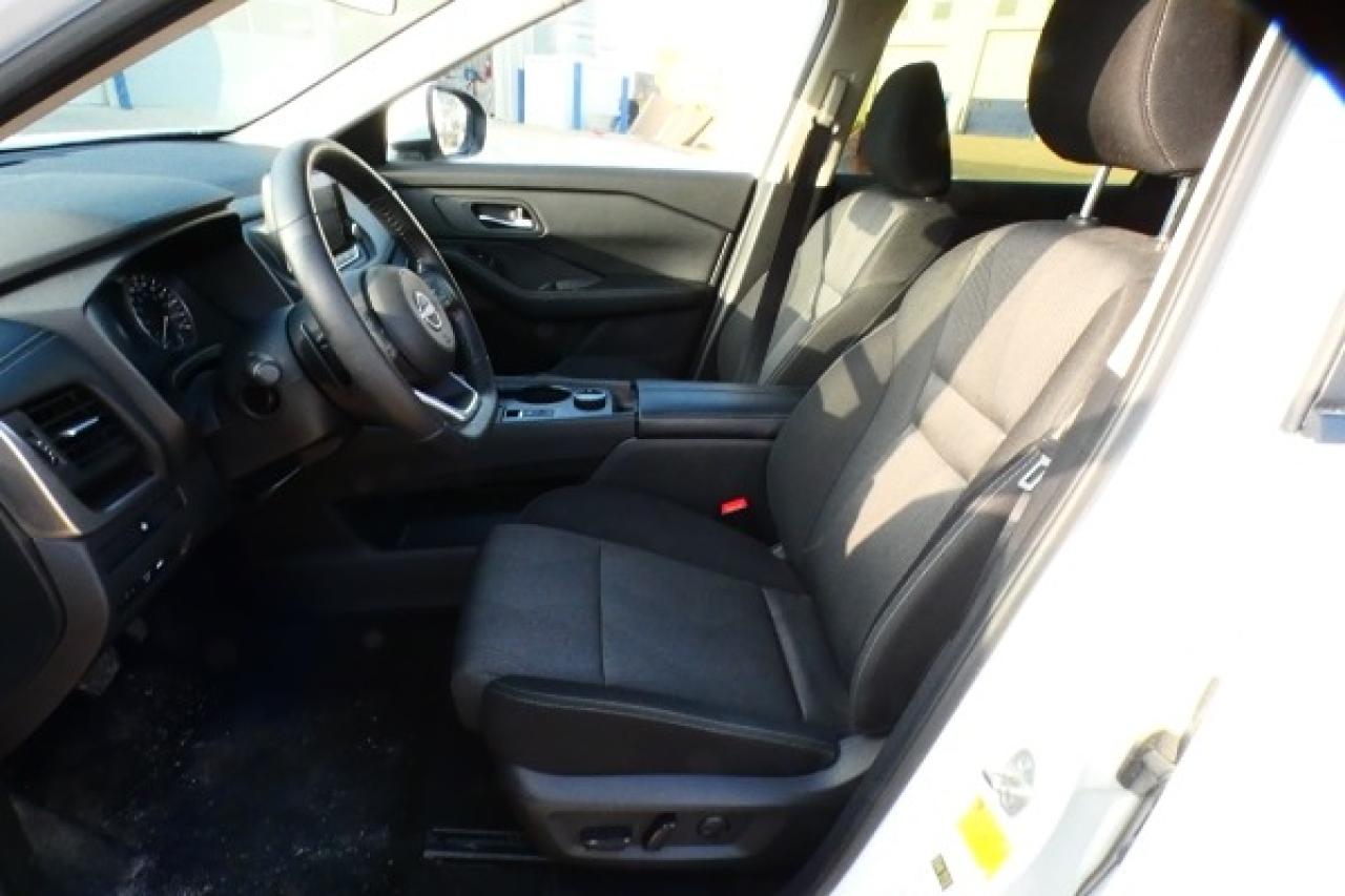 2024 Nissan Rogue SV AWD w/Moonroof, Htd cloth, BUC - Photo #11