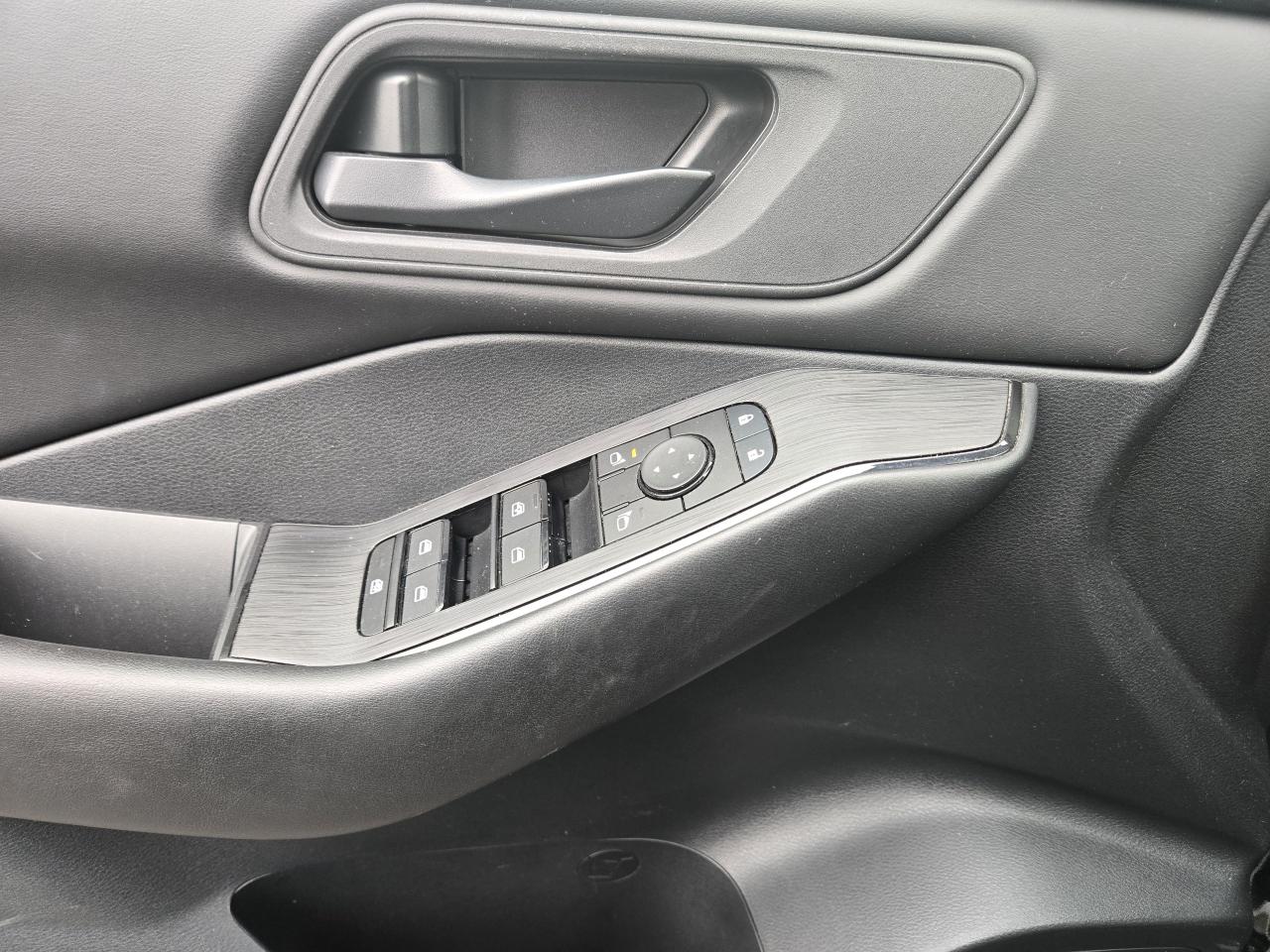 2024 Nissan Rogue S Photo