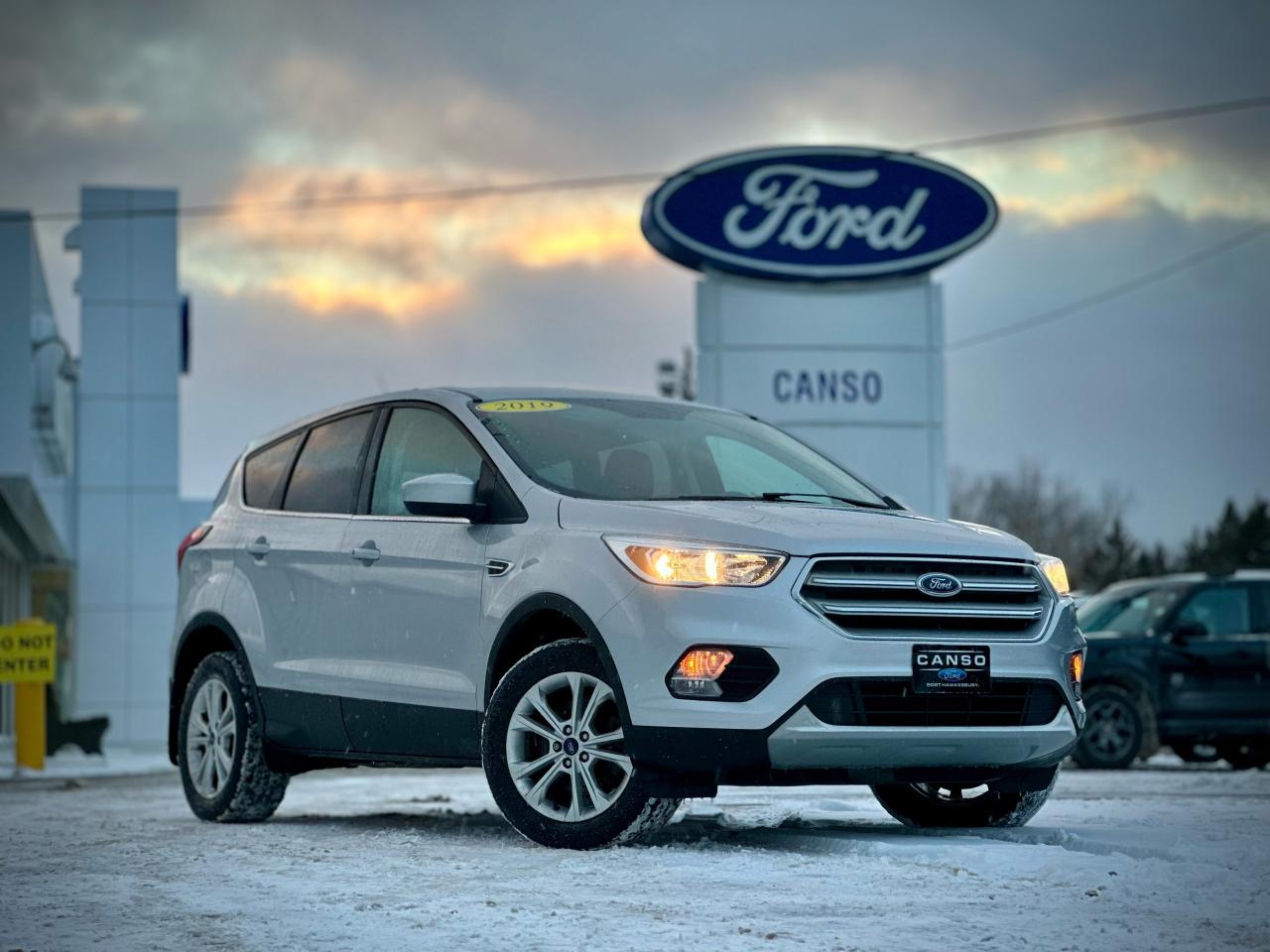 2019 Ford Escape SE AWD W/ONE OWNER/NEW TIRES Photo0