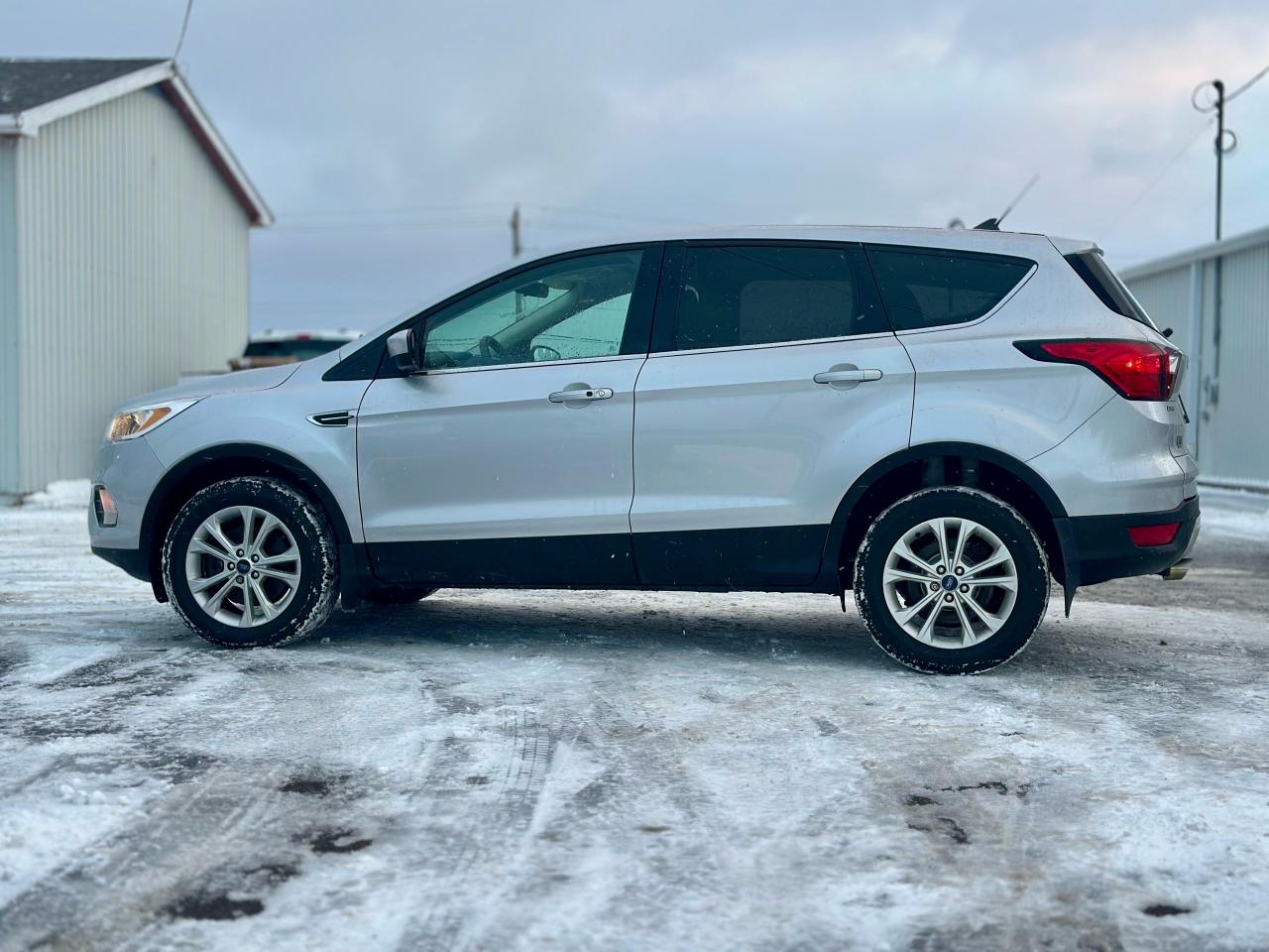 2019 Ford Escape SE AWD W/ONE OWNER/NEW TIRES Photo3