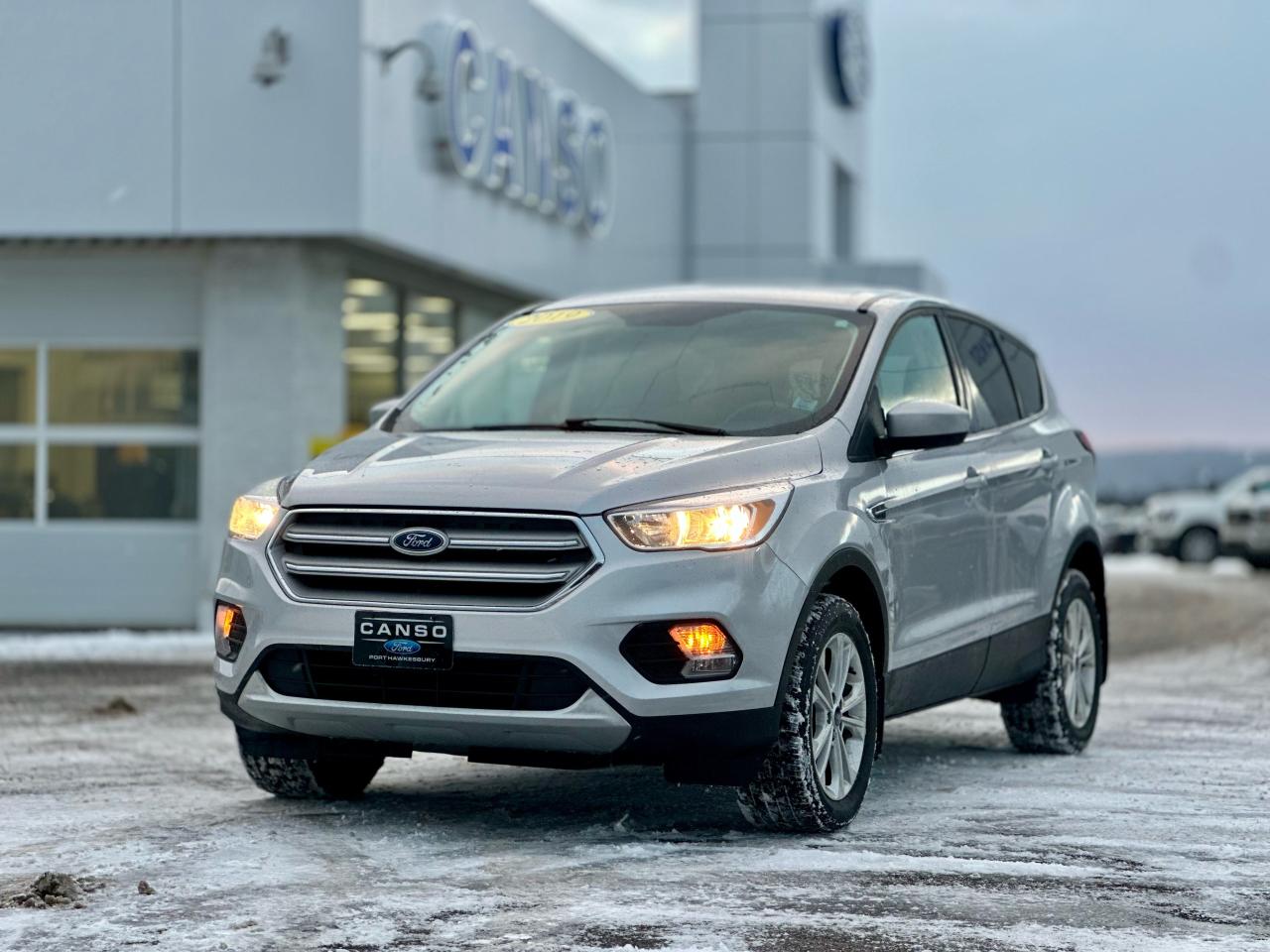 2019 Ford Escape SE AWD W/ONE OWNER/NEW TIRES Photo2