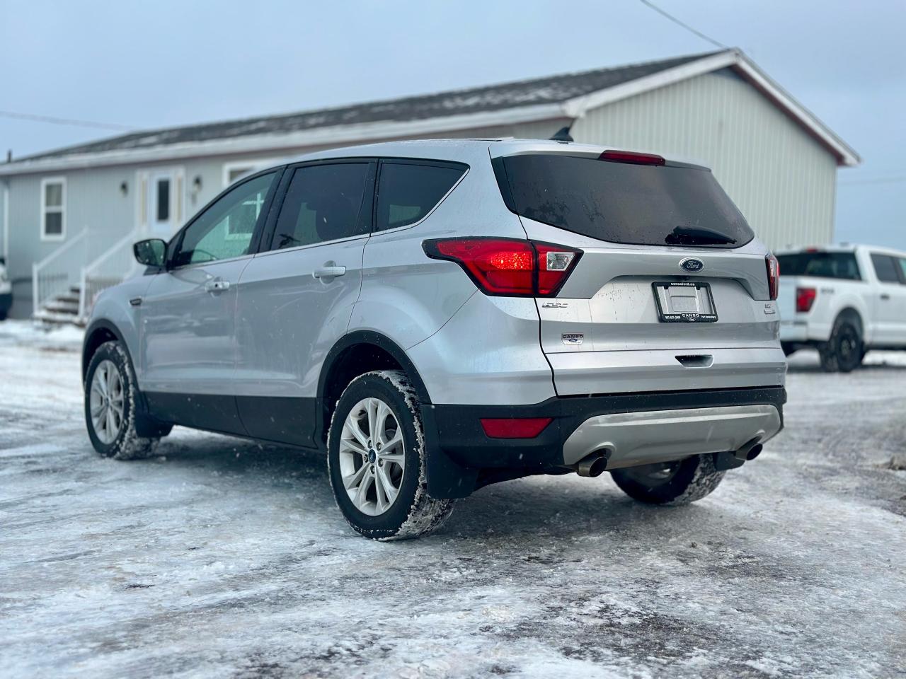 2019 Ford Escape SE AWD W/ONE OWNER/NEW TIRES Photo4