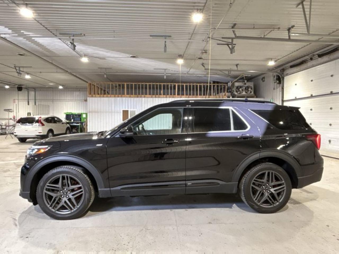 2025 Ford Explorer ST-Line Street Pack | Premium Package | Photo