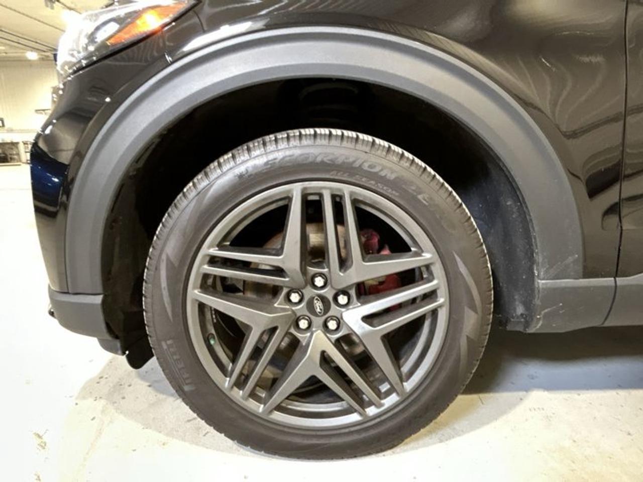 2025 Ford Explorer ST-Line 4WD Photo2