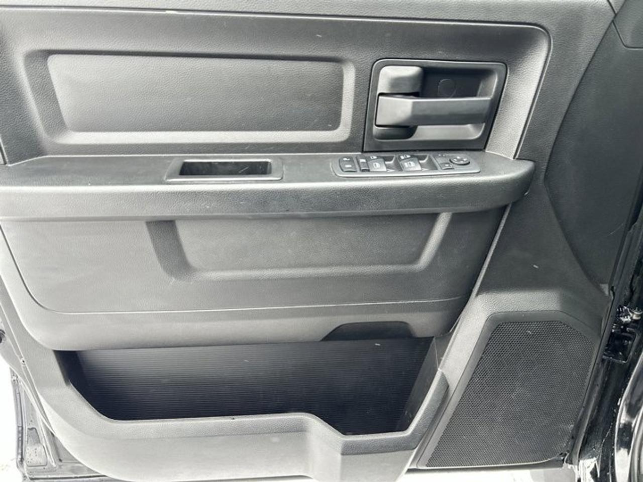 2019 RAM 1500 Classic SXT Crew Cab 5'7 Box 4x4 Photo