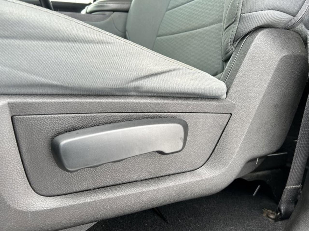 2019 RAM 1500 Classic SXT Crew Cab 5'7 Box 4x4 Photo