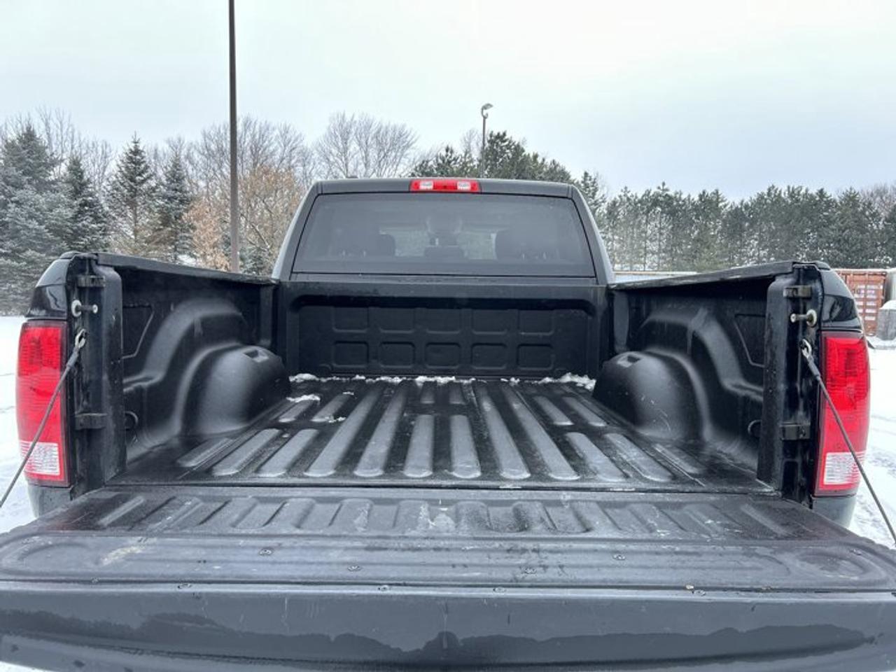 2019 RAM 1500 Classic SXT Crew Cab 5'7 Box 4x4 Photo