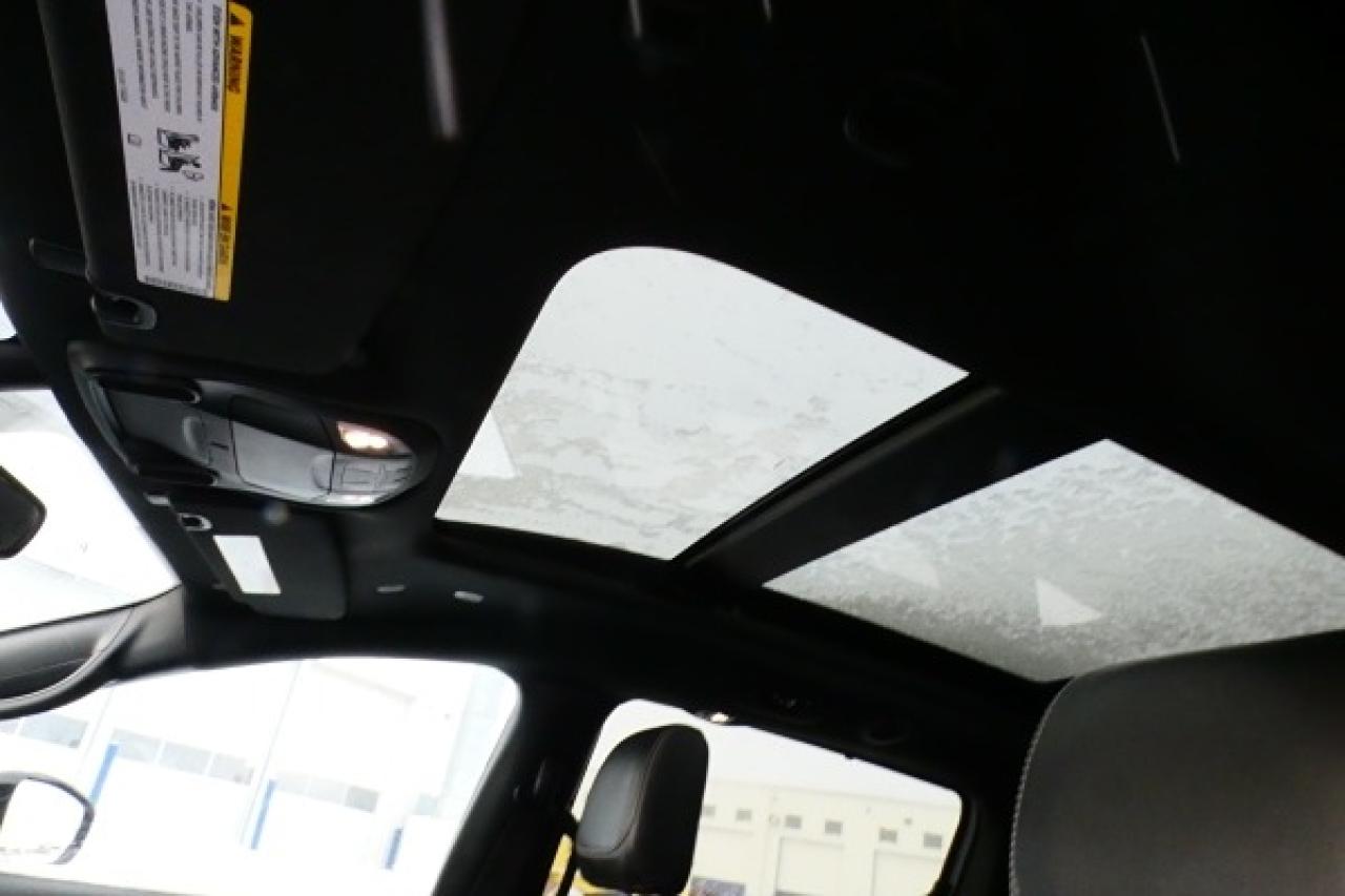 2024 Chrysler Pacifica Touring-L FWD w/Htd Leather, pano S/R, BUC - Photo #17