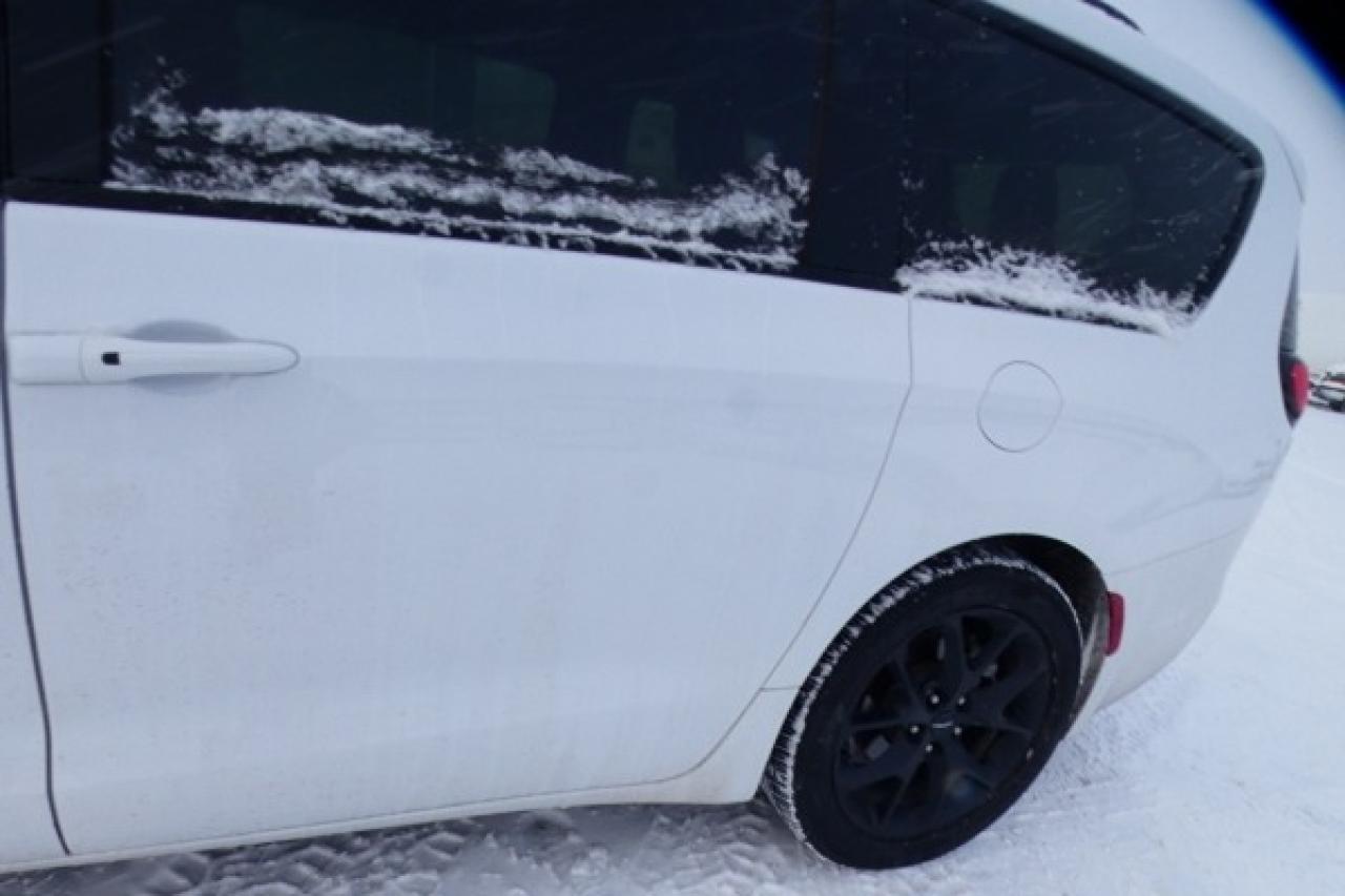 2024 Chrysler Pacifica Touring-L FWD w/Htd Leather, pano S/R, BUC - Photo #23