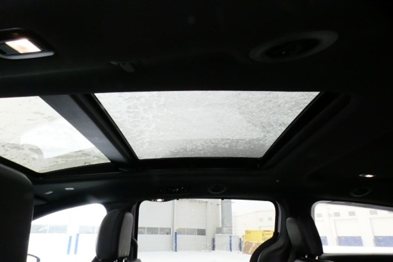 2024 Chrysler Pacifica Touring-L FWD w/Htd Leather, pano S/R, BUC - Photo #16