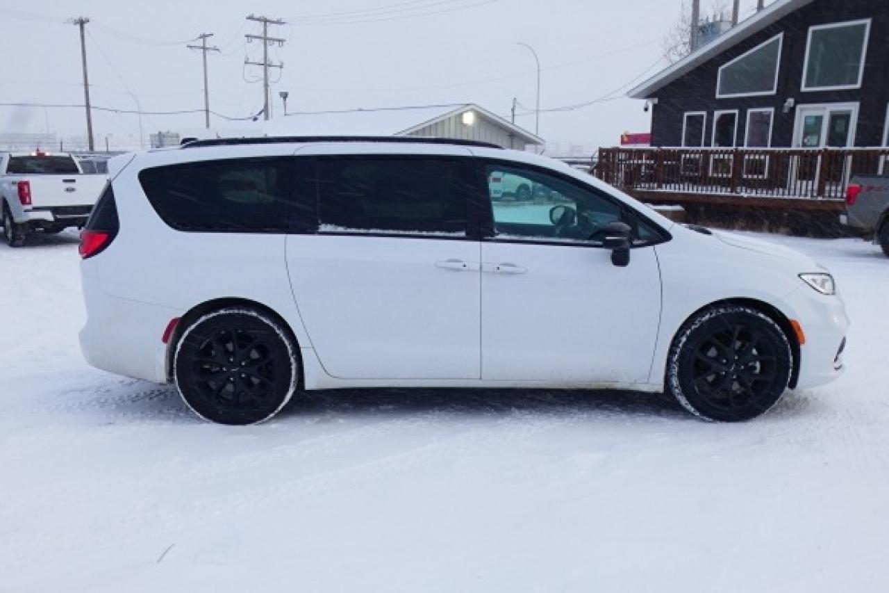 2024 Chrysler Pacifica Touring-L FWD w/Htd Leather, pano S/R, BUC - Photo #5