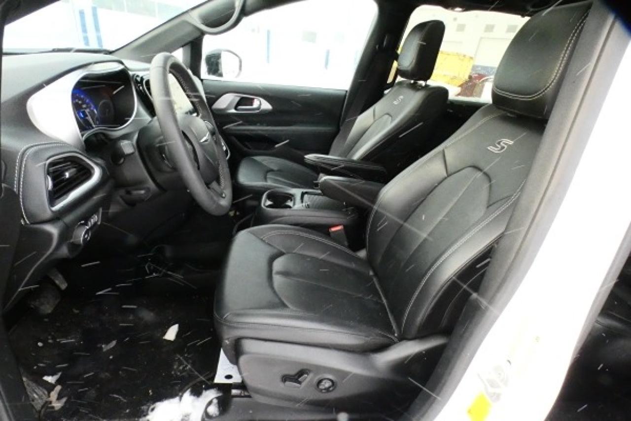 2024 Chrysler Pacifica Touring-L FWD w/Htd Leather, pano S/R, BUC - Photo #11