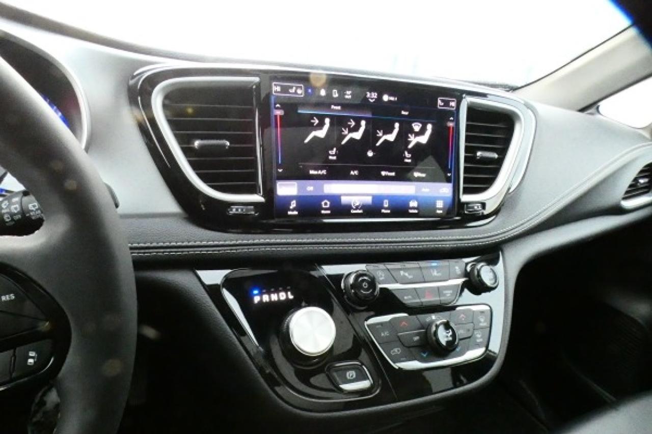 2024 Chrysler Pacifica Touring-L FWD w/Htd Leather, pano S/R, BUC - Photo #15